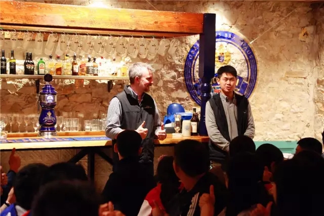他驚嘆我的自信,我鐘愛他的柔情